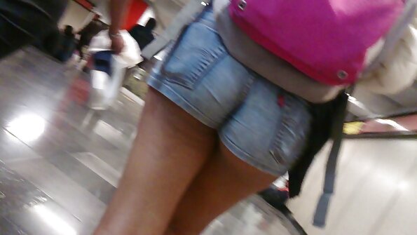 曲线美的金发女郎跳上了继子的胖啄木鸟