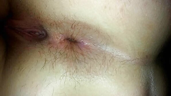性感的小妞得到它并被男朋友面部化